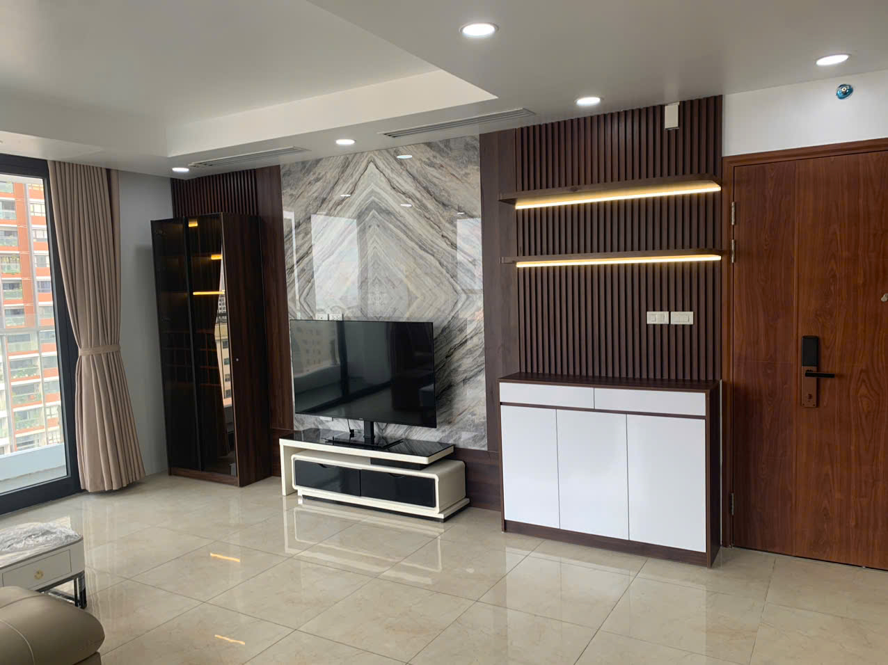 CHO THUÊ CĂN HỘ CAO CẤP 86M2 - CENTER POINT - 27 LÊ VĂN LƯƠNG - GIÁ 20 TRIỆU - Ảnh 2